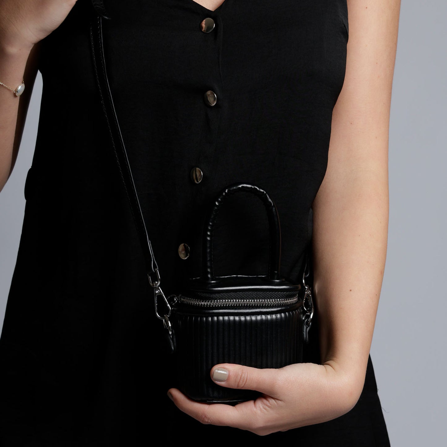 Zip closure mini crossbag