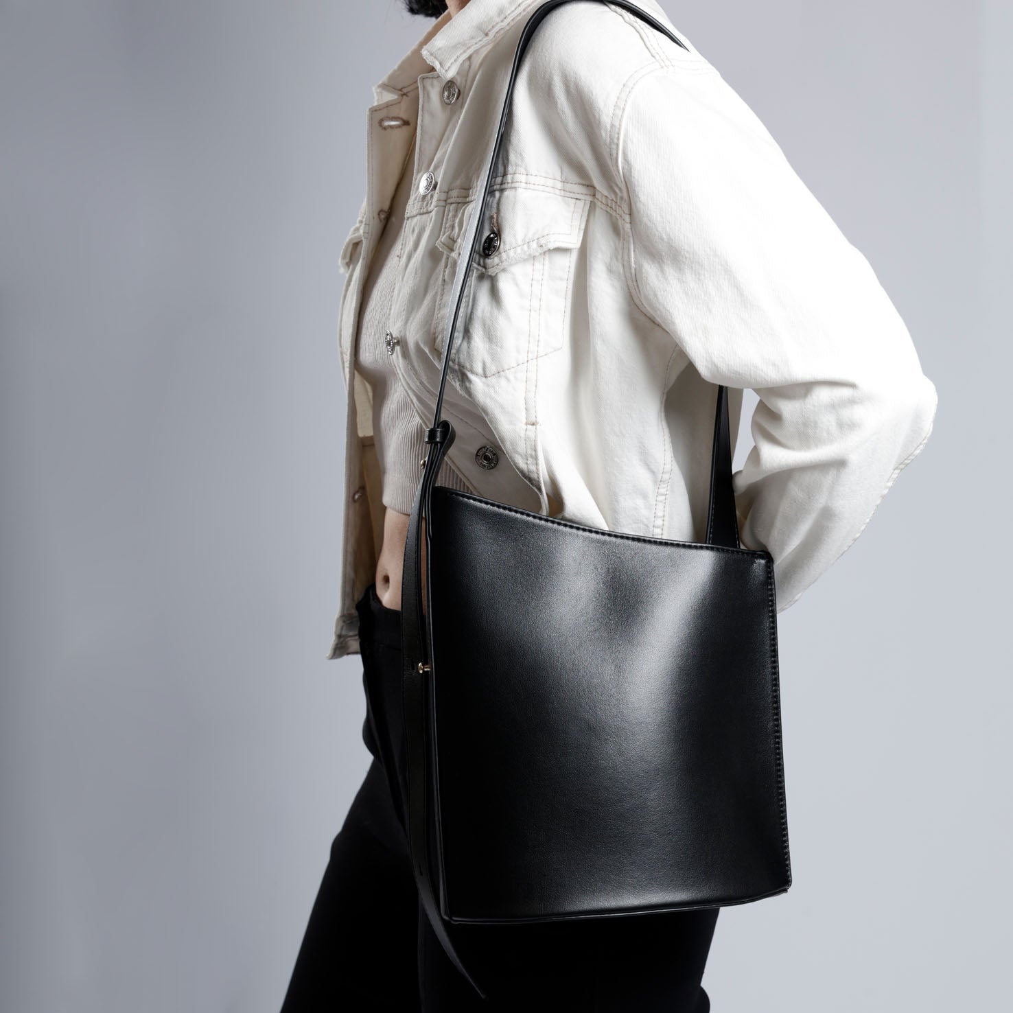 Asymmetrical shoulder bag – carrywear