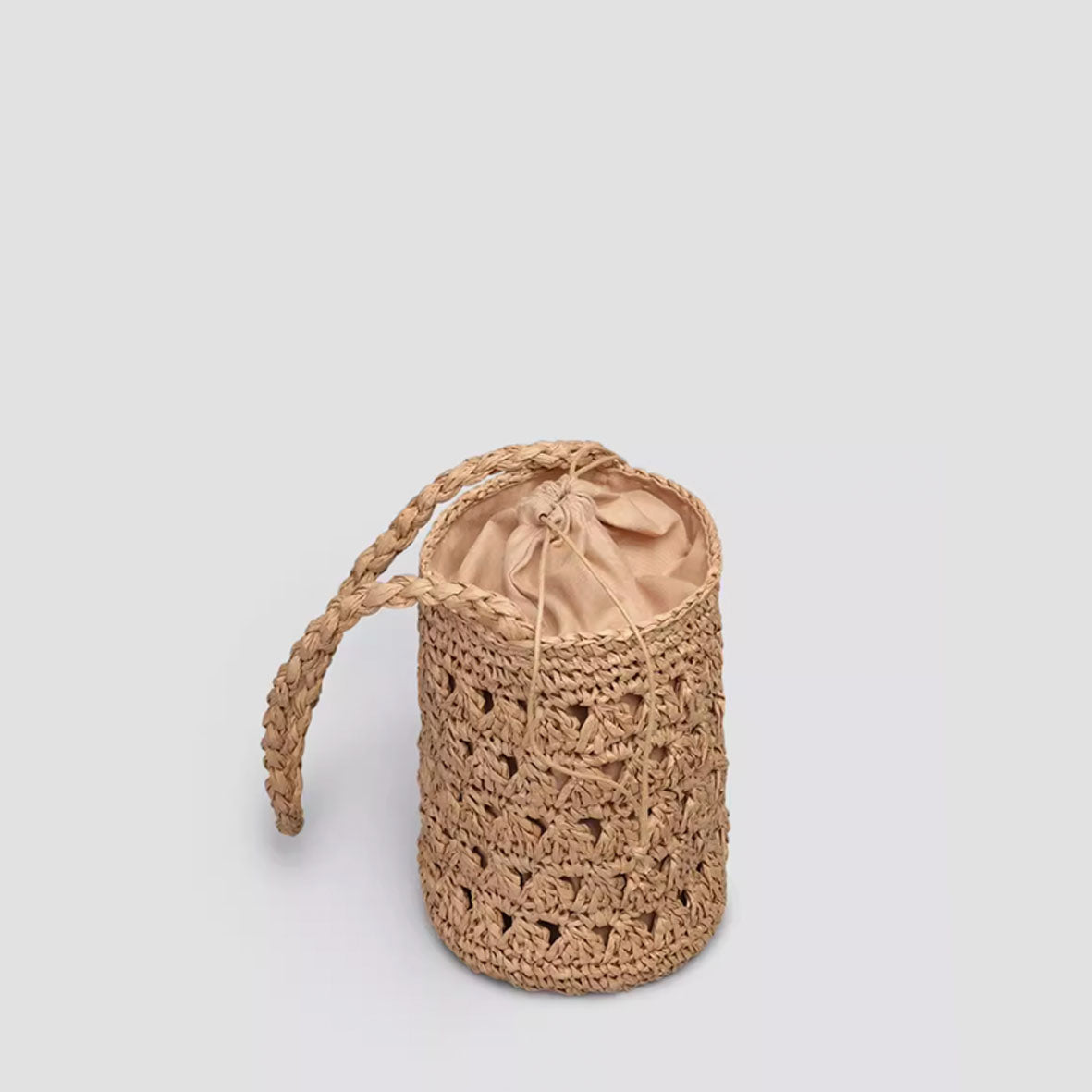 Circular raffia bag