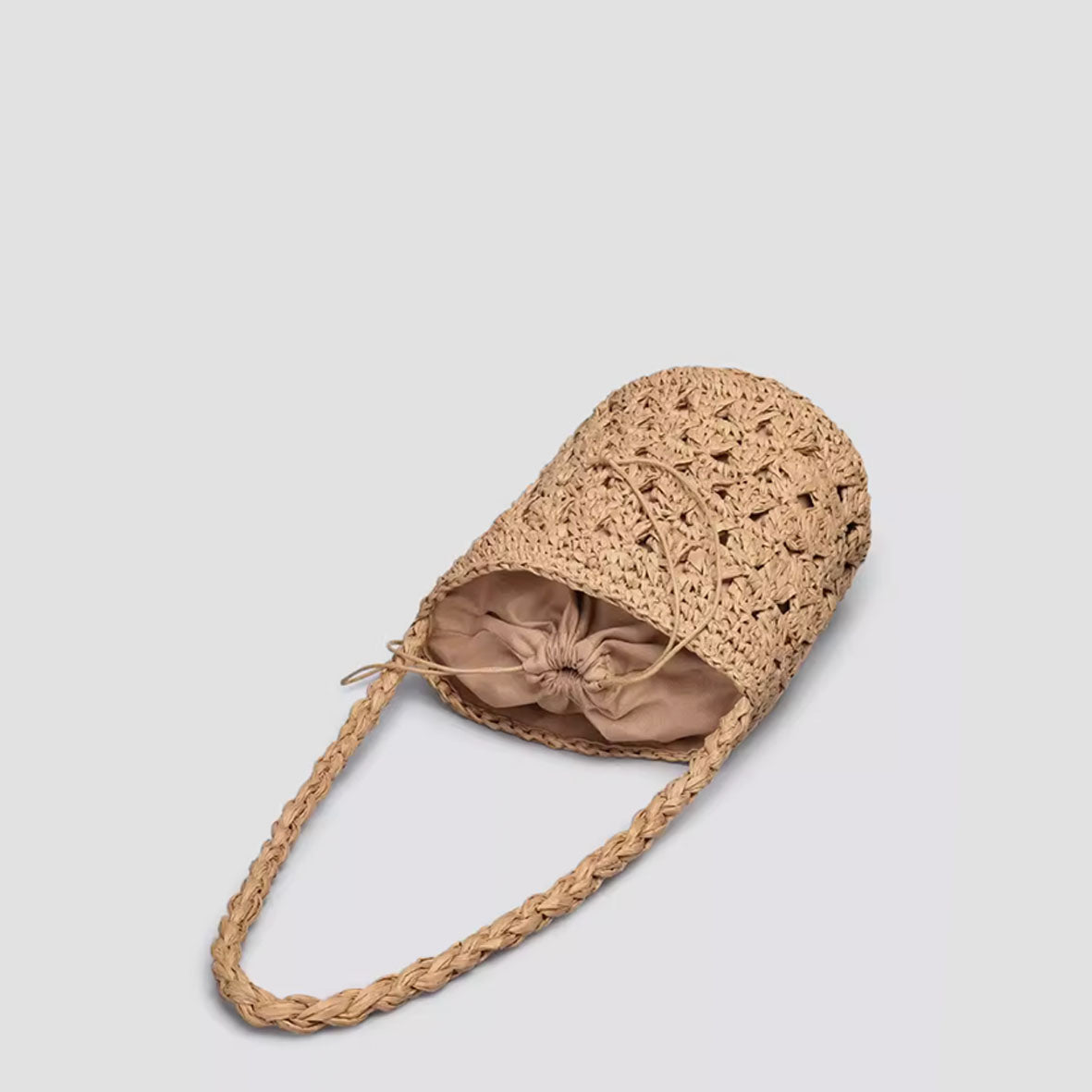 Circular raffia bag